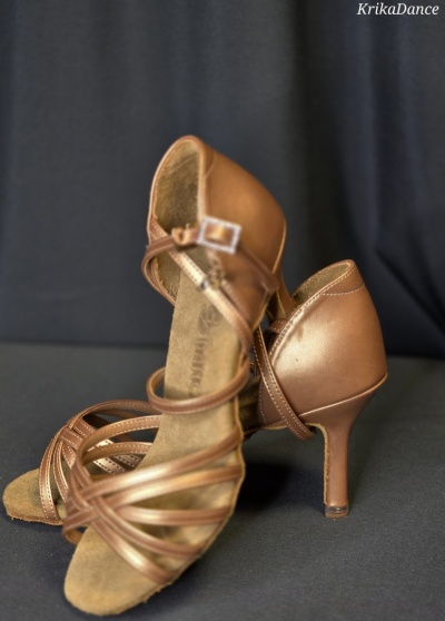 WOMAN LATINA 216 BR BD Dance Original.